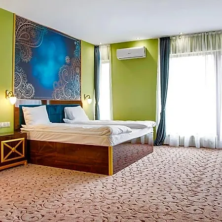 Goldenburg Хотел 4*